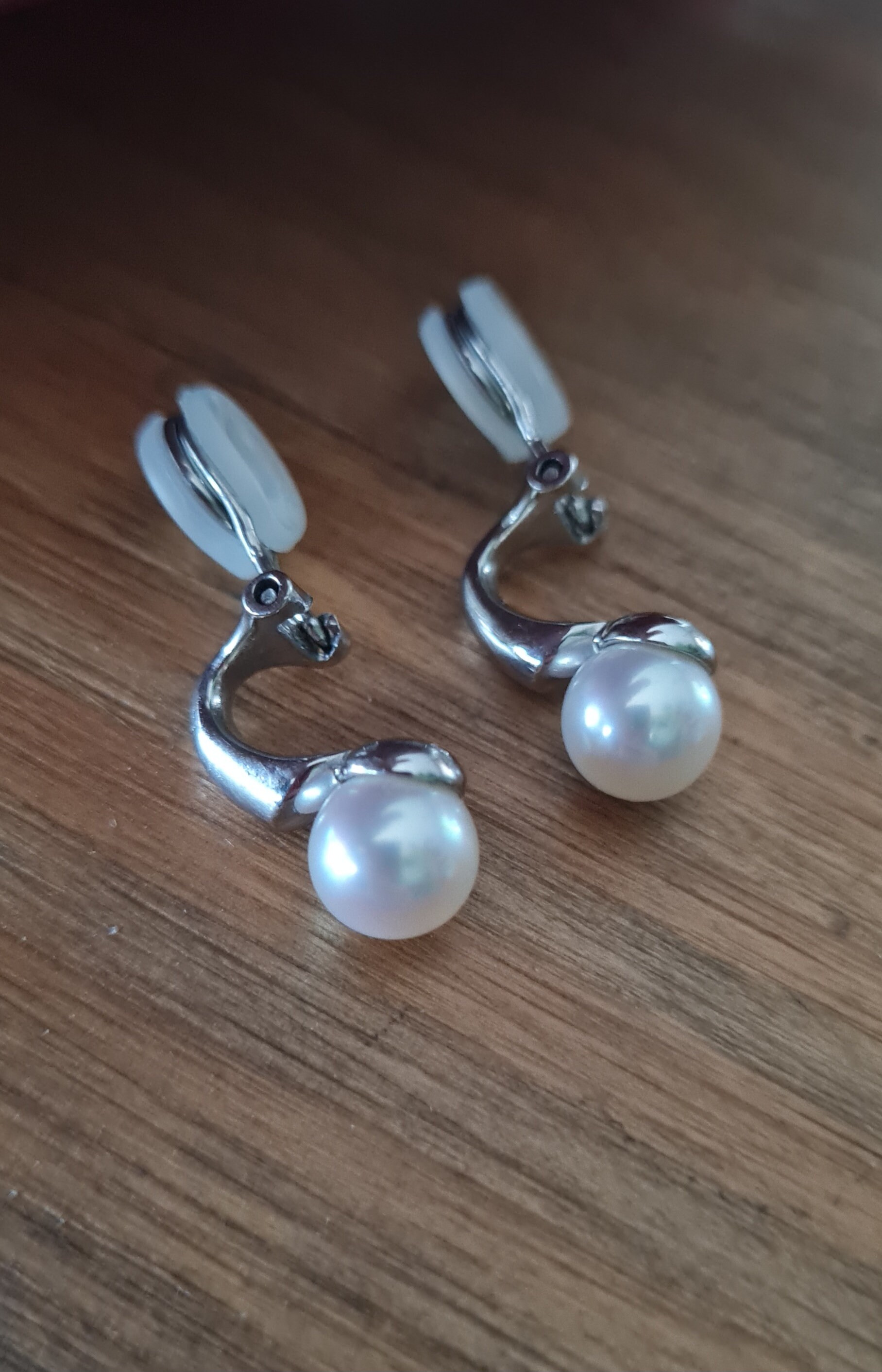 Branded Platinum Pt 900 Genuine Akoya Pearl Earrings