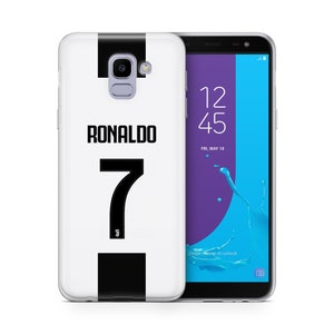 K&ouml;nnte beinhalten: Eine wei&szlig;e Handyh&uuml;lle mit einem schwarz-wei&szlig;en Fu&szlig;balltrikot-Design. Das Trikot tr&auml;gt die Nummer 7 und den Namen Ronaldo.