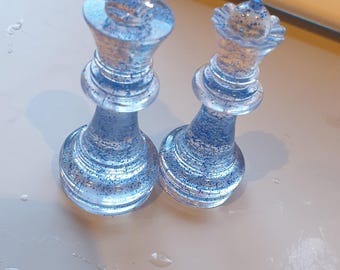 キングとクイーンの樹脂製チェス駒