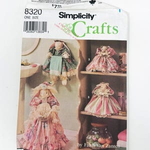 Patrón de costura Faith Van Zanten 8320 de Simplicity Crafts: Conejitos de baño, muñecos de conejos populares con ropa