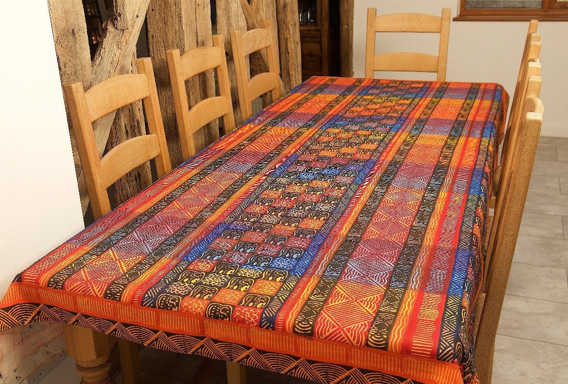 Nappe D'éléphant rouge