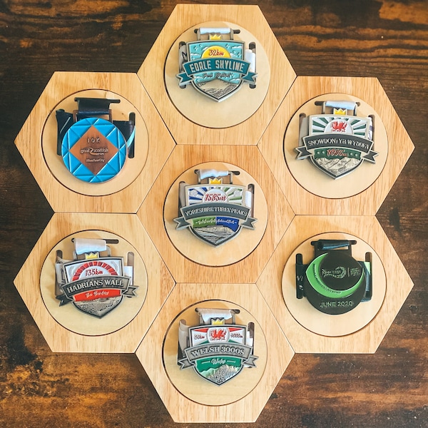 1-15 Honeycomb Medal Holders / Hanger / Wall Mounted Display / Gift for Runners / Ultimate Medal Display