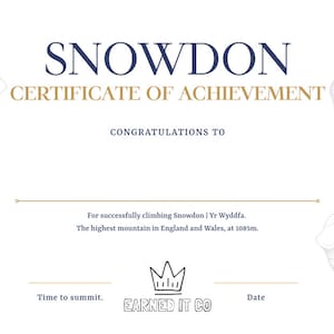 Puede incluir: Un certificado de logro por escalar con éxito el Snowdon, la montaña más alta de Inglaterra y Gales, a 1085 m. El certificado presenta una corona dorada y el texto "Earned It Co."