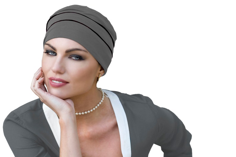 Bonnet de chimio confortable en bambou Brooklyn pour femmes atteintes de cancer ou d'alopécie qui perdent leurs cheveux, chapeaux pour patientes cancéreuses, bonnet de chimio souple, taille moyenne Silver/Gray
