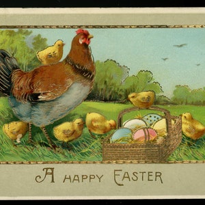 Antigo cartão postal de Páscoa. Galinha com pintinhos. Cesta de Páscoa com Ovos.