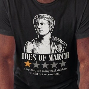 Ides of März Tshirt, Backstabbing Erfahrung, Julius Kaiser Bewertung, römischer Kaiser, Vorsichtige Geschichte, historischer Humor Unisex T-Shirt