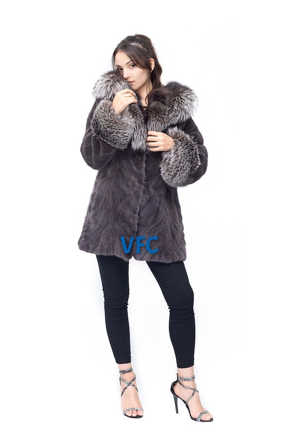 未使用級 グラマミンク シルバーフォックス ポンチョ ケープ ファーコート 未使用級 グラマミンク シルバーフォックス ポンチョ ケープ