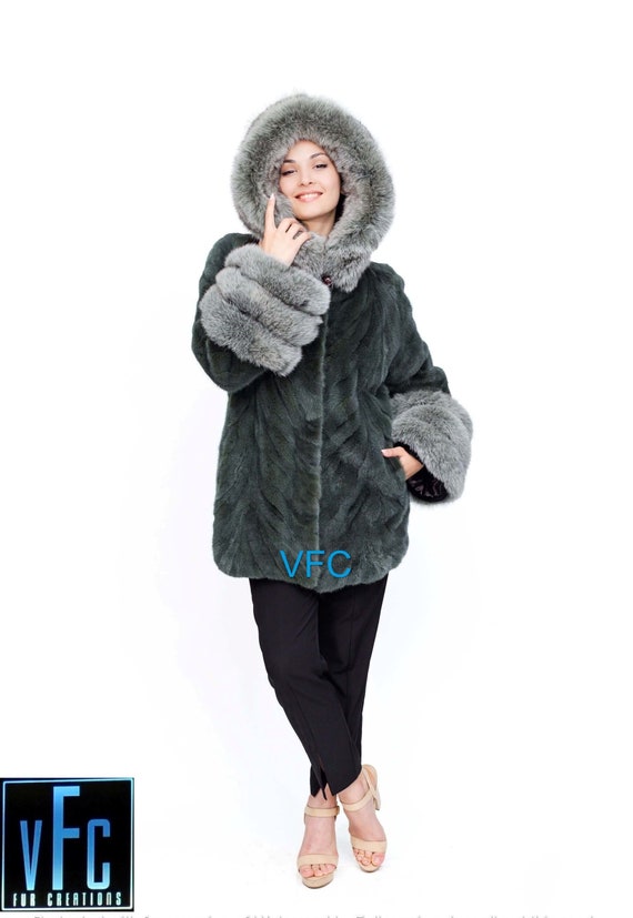 Manteau de fourrure de vison vert meraude avec capuchon de