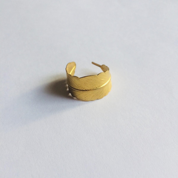 Bague plume simple en laiton doré, style minimaliste