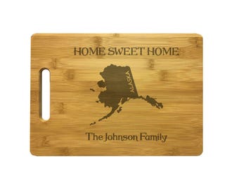 Tabla de cortar de Alaska, personalizada "Hogar, dulce hogar" con texto personalizado, madera de bambú o arce natural grabada, regalo de inauguración de la casa.