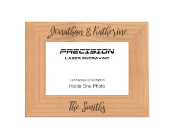 Marco de fotos personalizado grabado de madera natural con nombres personalizados y texto. Regalos de boda y aniversario para parejas.