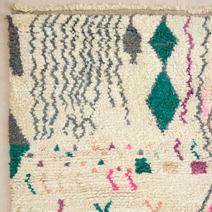 Vintage Moroccan Rug, Authentic Boujaad rug 6x9 ft image 8