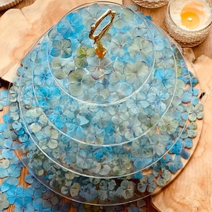 Handgemachte Etagere aus Resin XXL| Echte Hortensien | Dekorative Servierplatte | Einzigartiger Tischschmuck | Blumen Etagere | Geschenkidee