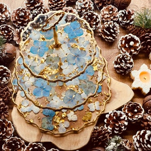Handgemachte Etagere aus Resin | Echte Hortensien | Dekorative Servierplatte | Einzigartiger Tischschmuck | Blumen Etagere | Geschenkidee