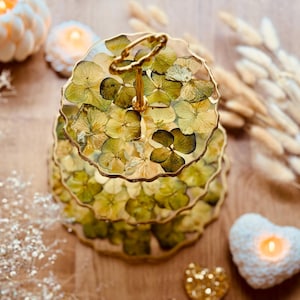 Handgemachte Etagere aus Resin | Echte Hortensien | Dekorative Servierplatte | Einzigartiger Tischschmuck | Blumen Etagere | Geschenkidee