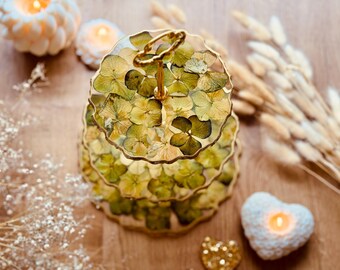 Stand de gâteau en résine fait main | De vrais hortensias | Plateau de service décoratif | Décorations de table uniques | Présentoir à gâteaux aux fleurs | Idée cadeau