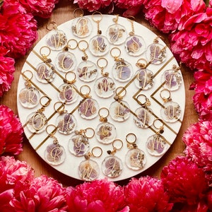 Designer Schlüsselanhänger | lila Hortensien | Resin Schlüsselanhänger | handgefertigt | Blumen Geschenk | Unikat | stilvolles Accessoire