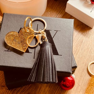 Designer Schlüsselanhänger | Herzform | Gold und Schwarz | handgefertigt | Resin | Unikat | stilvolles Accessoire | Geschenkidee | Geschenk