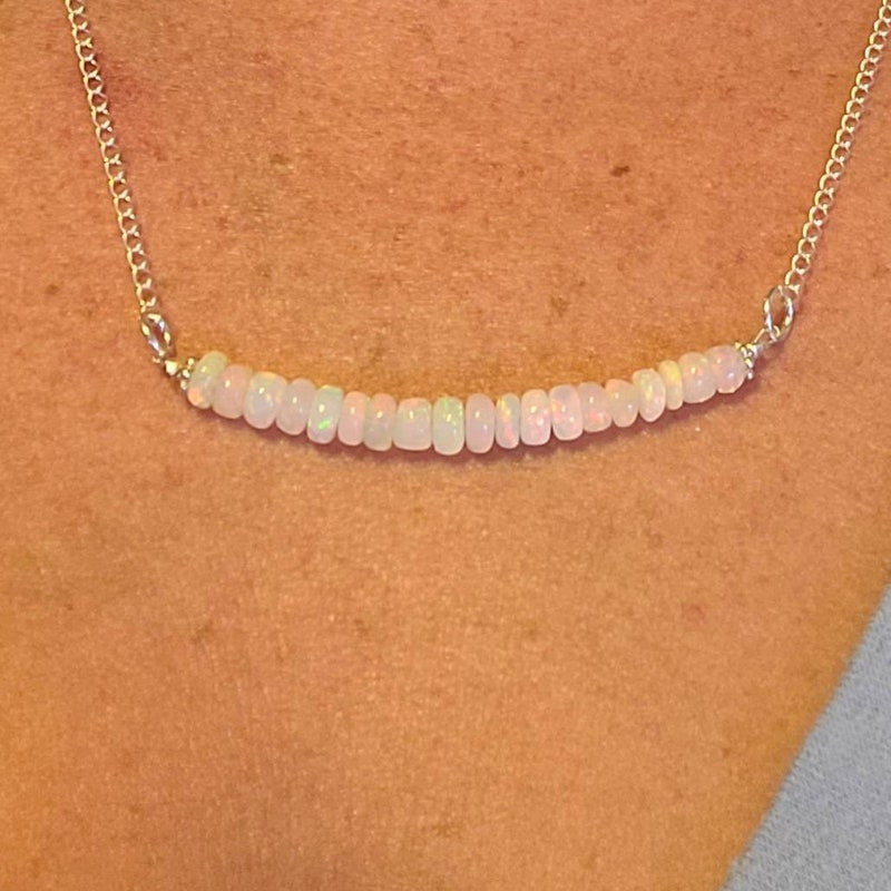 Opale D'Éthiopie Wello Taillée En Cabochon ~2.85 Carats - Pierre Multicolore Neuve Sans Boîte