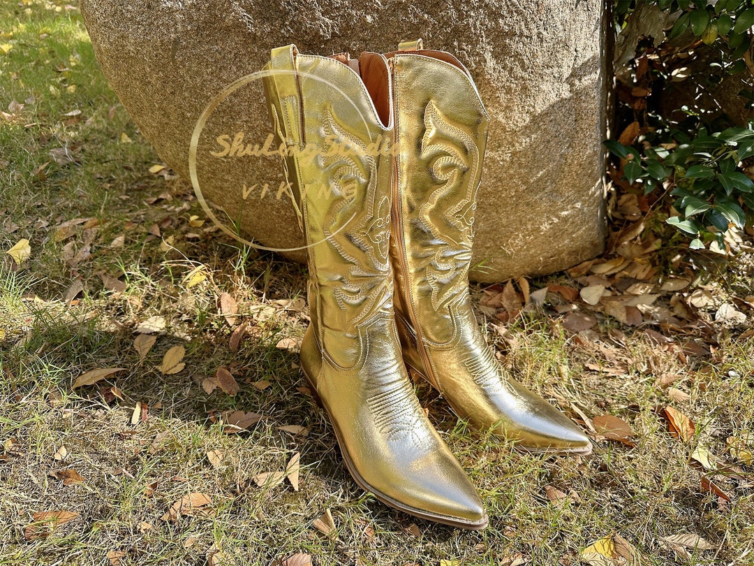 r10 gold boots