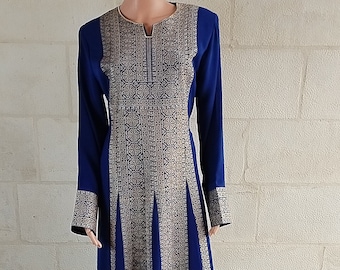 Robe palestinienne thobe Tatreez bleue avec broderie dorée