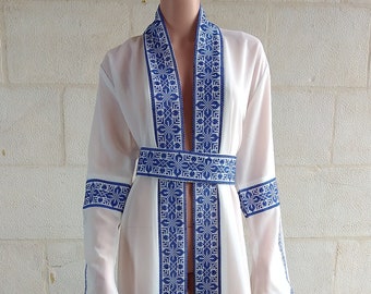 Abaya palestinienne Bisht Thobe blanche avec broderie bleue