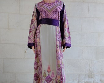 Palestinian Thobe Tatreez  Off White  and Purple Embroidery Fellahi with Purple Satan Belt Included.