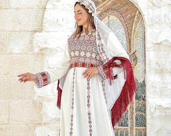 Vestido Thobe Palestino Tatreez Blanco con tocado Tarha incluido.