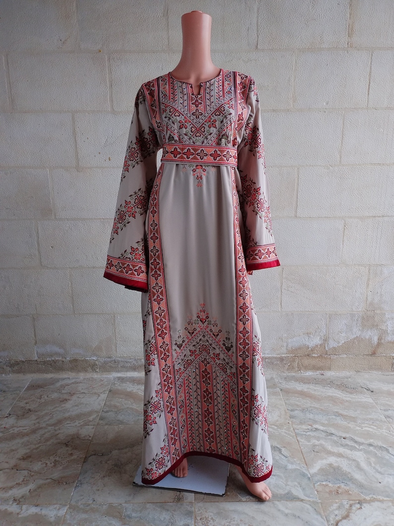 Robe palestinienne Thobe Tatreez brodée beige et rouge connect image 1