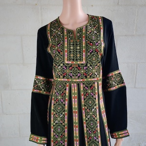 Palestinian Thobe Thob Embroidery Tatreez Black and Green Manajel 5 Strips