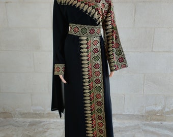 Robe palestinienne Thobe Tatreez noire et dorée avec volant