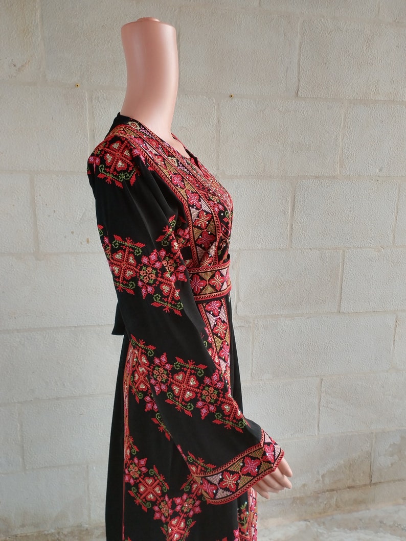 Palestinian Thobe Tatreez Dress Red and Black Embroidery connect image 3