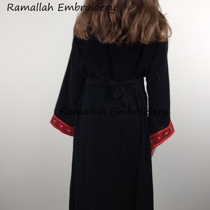 Robe brodée pour fille palestinienne Thobe Tatreez Heritage Thob image 2