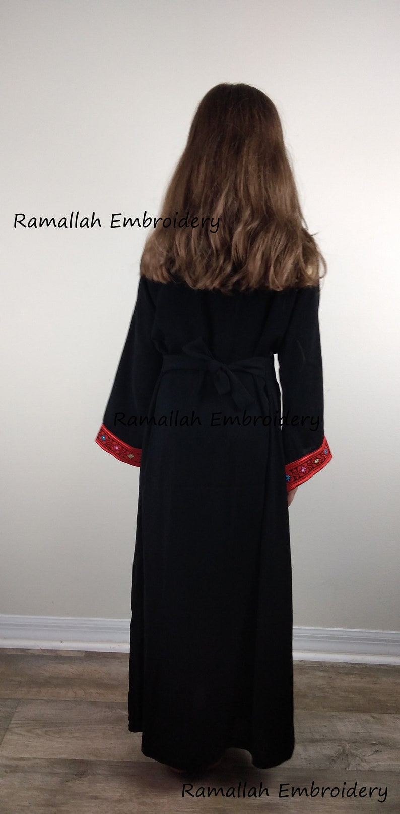 Robe brodée pour fille palestinienne Thobe Tatreez Heritage Thob image 2