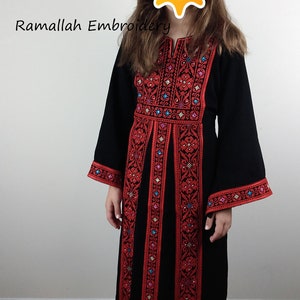 Robe brodée pour fille palestinienne Thobe Tatreez Heritage Thob image 5