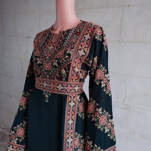 Robe palestinienne Thobe Tatreez Broderie verte et beige connect image 6