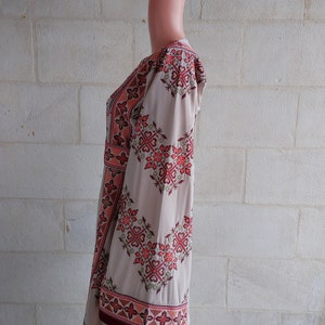 Robe palestinienne Thobe Tatreez brodée beige et rouge connect image 4