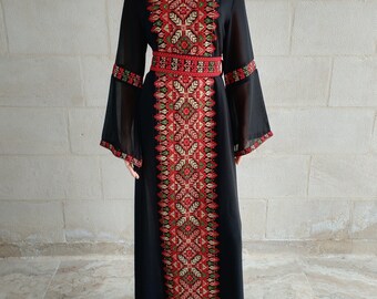 Robe brodée Thobe Tatreez palestinienne Yashmak noire et colorée