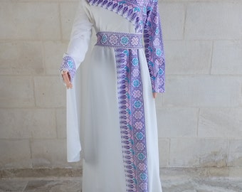 Palästinensische Thobe Kleid Tatreez Weiß und Lila mit angenähter Rüsche