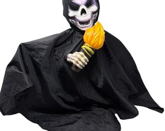 Vintage 1995 HallowScream Light Up Shadow Ghost Skull - Takes 2 C Batteries