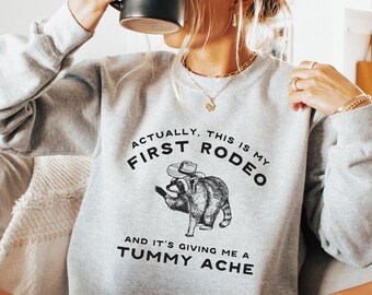Mi barriga duele sudadera Cowboy Raccoon Meme sudadera ansiedad sudadera mapache Crewneck Dank Meme Tummy Ache Survivor sudadera extraña