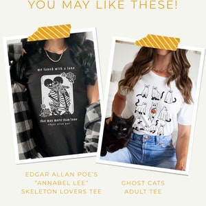 Puede incluir: Dos camisetas con dise&ntilde;os diferentes. La primera camiseta es negra con un gr&aacute;fico de una pareja de esqueletos y el texto "we loved with a love that was more than love edgar allan poe". La segunda camiseta es blanca con un gr&aacute;fico de gatos fantasmas. El texto debajo de las im&aacute;genes dice "EDGAR ALLAN POE'S "ANNABEL LEE" SKELETON LOVERS TEE" y "GHOST CATS ADULT TEE".