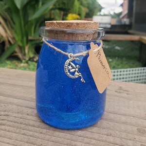 Vela Plumeria de 7 oz con encanto pixie