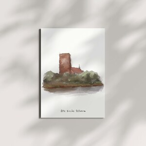 Könnte beinhalten: Aquarellmalerei einer roten Backsteinkirche mit einem hohen Turm, umgeben von grünen Bäumen. Der Text "Alte Kirche Pellworm" steht unter dem Bild.