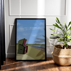 Könnte beinhalten: Ein gerahmtes Poster mit minimalistischem Design, das einen Strandstuhl an einem Sandstrand mit blauem Himmel und dem Text "PELLWORM 54° 12' 50" N 8° 38' 20" O" zeigt.