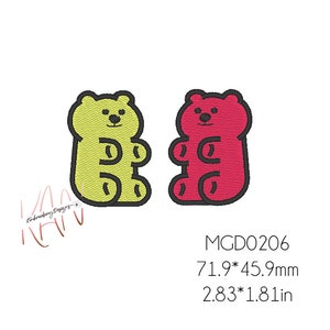 Könnte beinhalten: Zwei gestickte Designs in Form von Gummibärchen, eines gelb und eines rot, mit schwarzen Umrissen. Die Designs sind 71,9 mm x 45,9 mm groß.