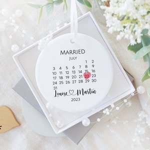 Wedding gift for couple, Married Couple Personalised Calendar with Names, Bride Gift from Bridesmaid, Mr and Mrs Gift, Wedding Keepsake Box.