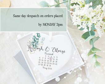Personalised Wedding Gift for couple, Wedding Day Keepsake Plaque, Custom Calendar with Names and Date, Mr and Mrs gift, Wedding Gift Ideas
