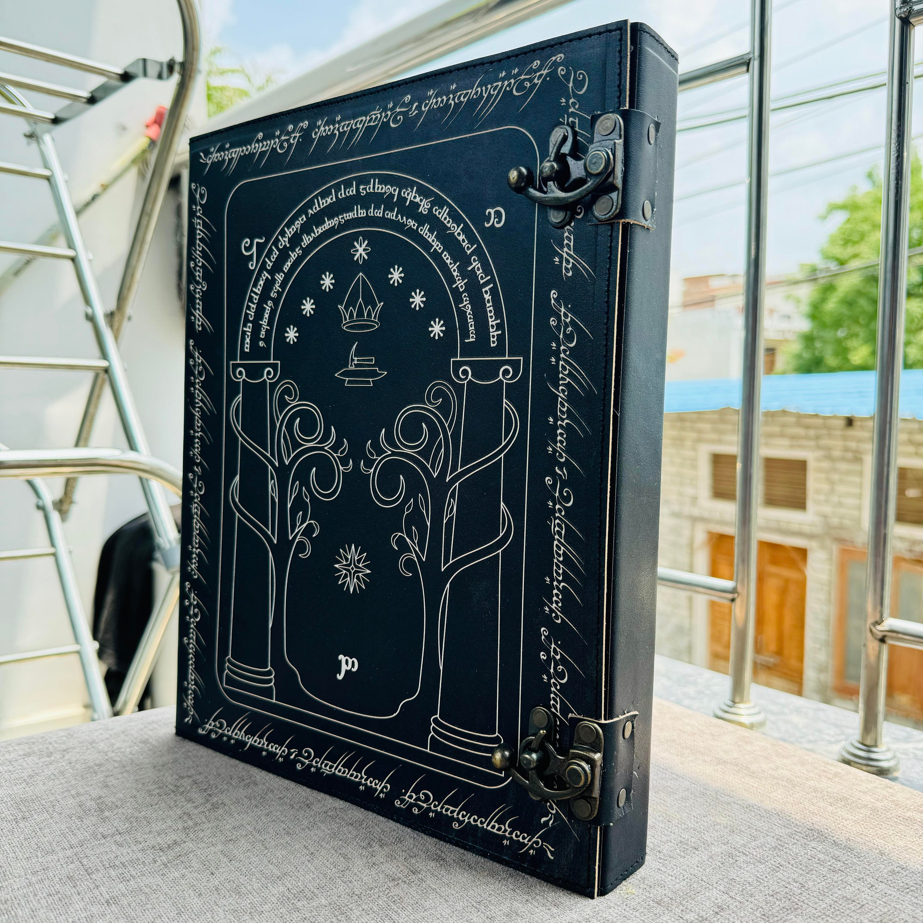 mtg lotr card binder Magic The Gathering LOTR Tales of Middle Earth 12 Pocket PRO Binder main image 0