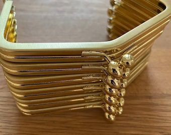 Set of 6 gold metal frames, 8cm